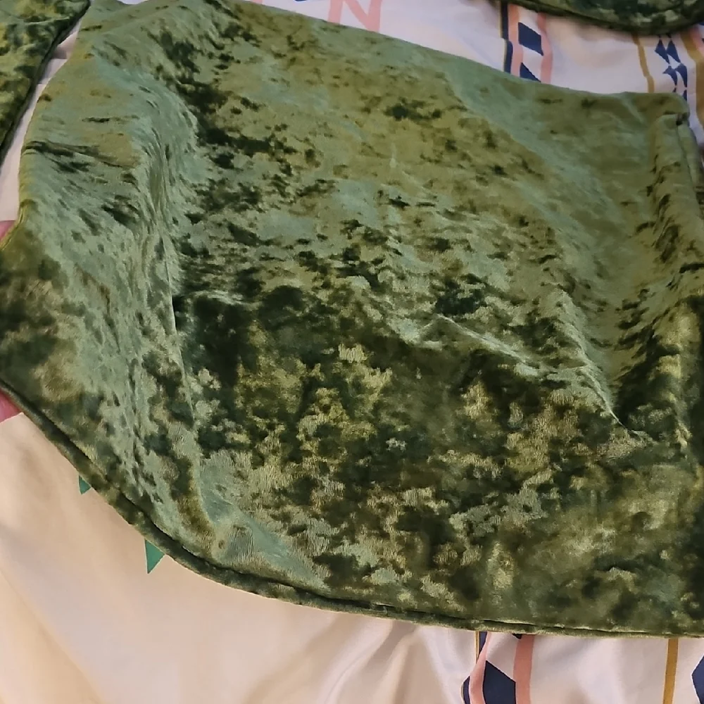 Plush Velvet Pillow Shams in Green - Home Bedding